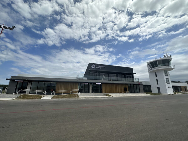Uruguay y Brasil inauguran el primer aeropuerto binacional de América - MarketData