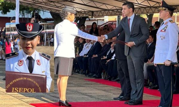 Liliana Álvarez presumiendo a su hermana policía y mejor egresada