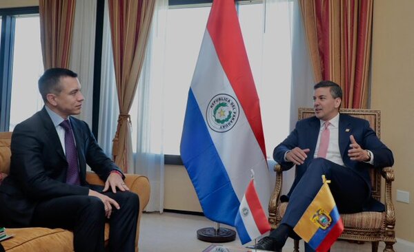 Santi busca impulsar relaciones con Ecuador y Hungría