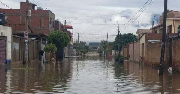 La Nación / Tres muertos y un millar de afectados por crecidas