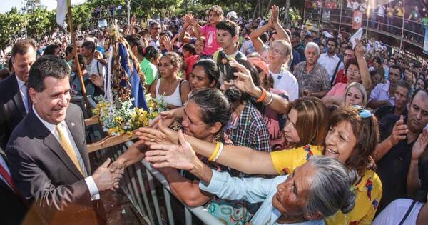 La Nación / Valenzuela resaltó presencia de Cartes en Caacupé: “El pueblo quería”, afirmó
