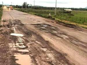 Piden urgente bacheo de abandonada ruta PY01 por presentar profundos y peligrosos cráteres - Nacionales - ABC Color