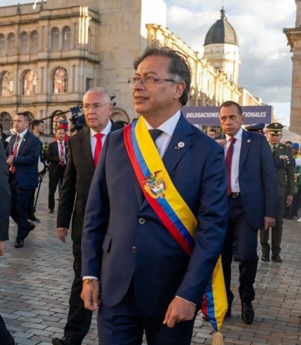 Gustavo Petro pide archivar investigaciones en su contra