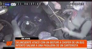 ¡Terrible! Delincuente atacó con bisturí a chofer de bus | Telefuturo