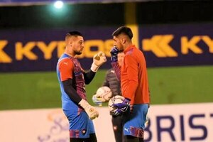 Versus / 2 de Mayo tantea fuerte por un arquero de Cerro Porteño