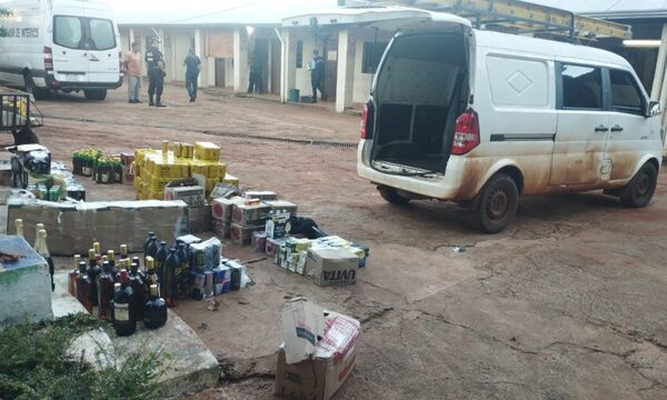 Detienen a director de cárcel y se incautan drogas y bebidas
