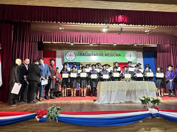 27 Nuevos Médicos egresaron en Concepción