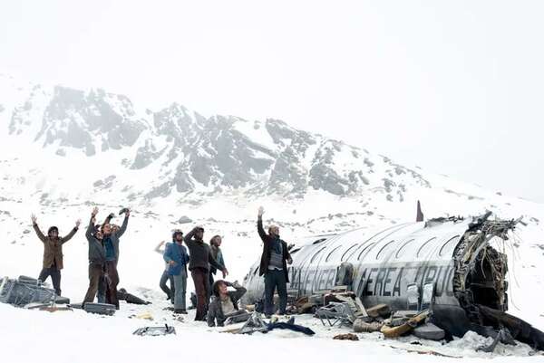 “La sociedad de la nieve” y el reto de “encontrar lo que faltaba por contar” - Cine y TV - ABC Color