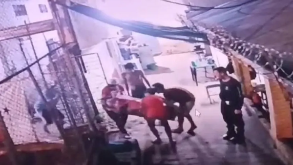Video: Guardiacárceles custodiaron ingreso de droga en penal de CDE