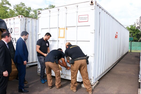 Diario HOY | Operativo Dakovo: realizan apertura de contenedor con armas de fuego en Dimabel