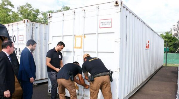 Operativo Dakovo: Encuentran varias armas largas en contenedor de empresa IAS