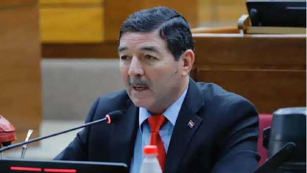 Lejos de disculparse, senador Carlos Núñez justifica agresión a periodista