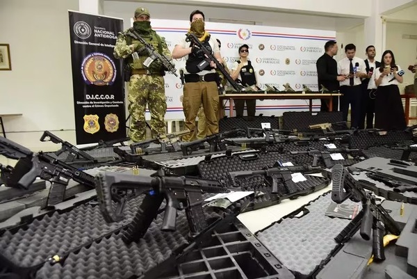 Hallan cajas con rifles en contenedor de DIMABEL