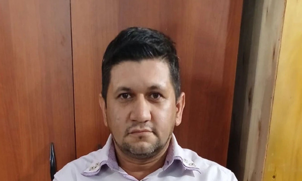 Un hombre buscado por asesinato de su hijastra de 17 años se entrego ante las autoridades