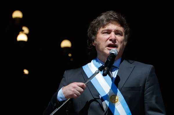 Incertidumbre y vacíos: análisis de las primeras acciones de Milei como presidente - ADN Digital