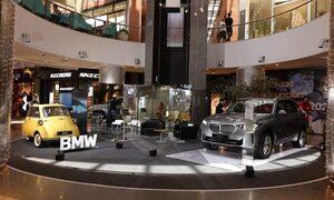 Acelerando el futuro: Un camino hacia la electromovilidad con BMW.