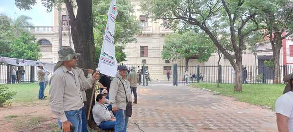 Mayoría de centrales sindicales apoya creación de Superintendencia de Jubilaciones - La Tribuna
