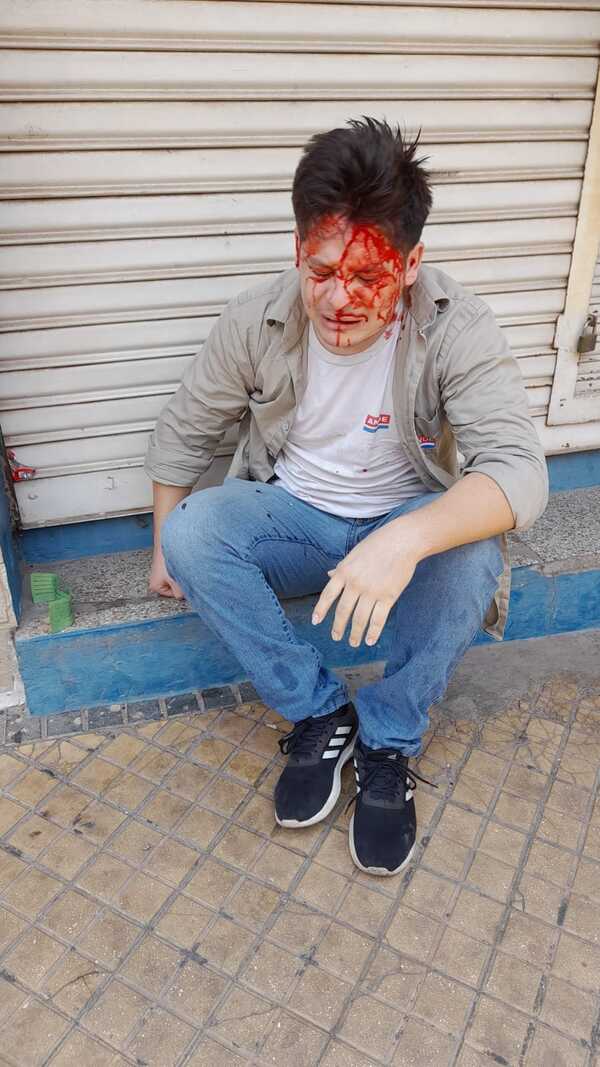 Reprimen y detienen a manifestantes