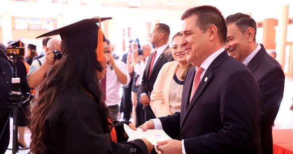 La Nación / La ANR tendrá su propia universidad: “El país cambiará con educación”, dice Cartes