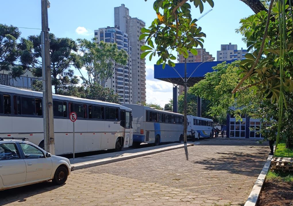 Requisan cuatro buses de turismo en Foz de Yguazú - La Clave