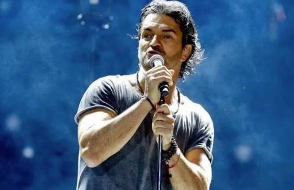 Señoras de las cuatro décadas están de cama, Ricardo Arjona deja los escenarios