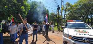 Ciudad del Este: funcionarios de la ANDE bloquean ruta PY02  - ABC en el Este - ABC Color