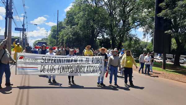 Manifestación contra ley de Superintendencia: funcionarios de ANDE dejan estaciones y subestaciones tras detención de compañeros - Megacadena - Diario Digital