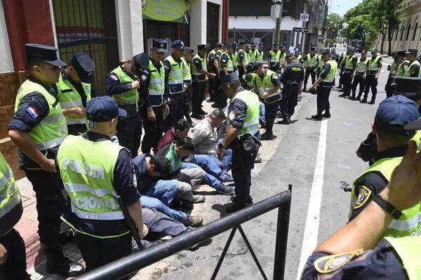 Tras amenaza de Sitrande, en Acaray están trabajando, pero en las subestaciones no, dicen referentes - Economía - ABC Color