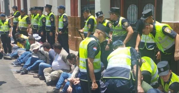 Superintendencia de Pensiones: Demoran a 31 manifestantes en la Agrupación Especializada