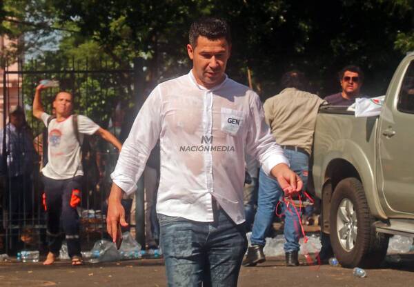 Sindicalistas de la Ande denunciados por NM agredieron a periodista
