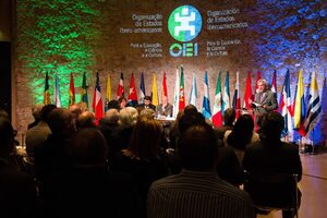 Proyectos de Paraguay y de Bolivia ganan premio iberoamericano en educaci贸n - Revista PLUS