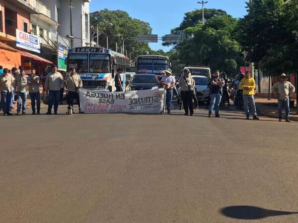 Ciudad del Este: bloquean ruta PY02 y avenidas paralelas a la rotonda Oasis - ABC en el Este - ABC Color