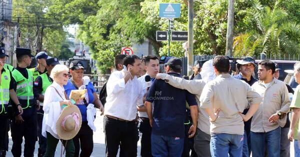 La Nación / El SPP rechaza violenta agresión de manifestantes contra periodistas