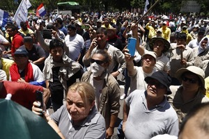 Diario HOY | Cerrar todas las agencias y cortar las rutas: el pedido de sindicalista de la Ande