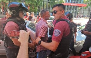 Argentina: Detienen al hombre acusado de lanzar una botella contra Milei en pleno desfile