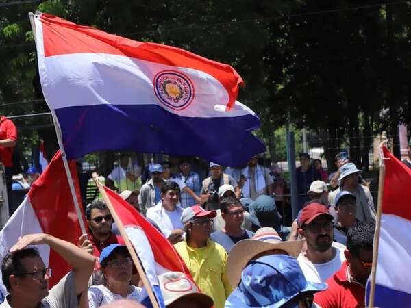 Camioneros se unen a movilización ciudadana y anuncian posibles cierres de ruta desde mañana - Política - ABC Color