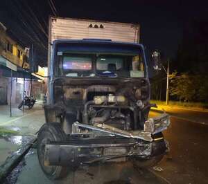 Múltiple choque en Ñemby dejó cuantiosos daños materiales - Policiales - ABC Color