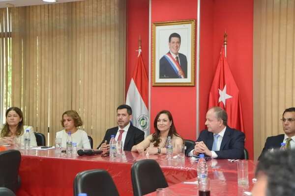 “Superministros” y diputados de HC prestos a atropellar hoy y sancionar creación de Superintendencia - Política - ABC Color