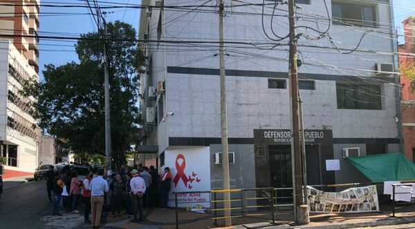 Trío sexual y consolador: escándalo envuelve a defensor del Pueblo y funcionarias - Radio Imperio 106.7 FM
