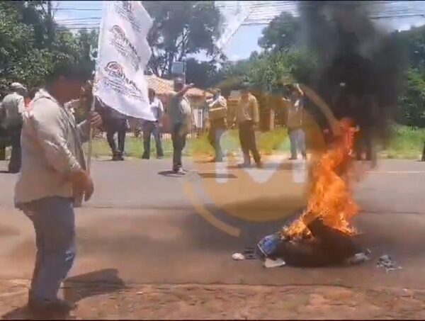 Caos y angustia en Paraguarí por cortes de luz y de ruta · Radio Monumental 1080 AM