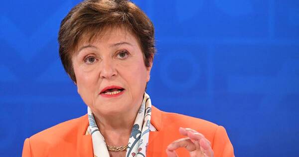 La Nación / FMI “respalda” plan de austeridad de Milei