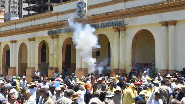 Trabajadores seguirán protestando por desconfianza y nulo debate para crear superintendencia