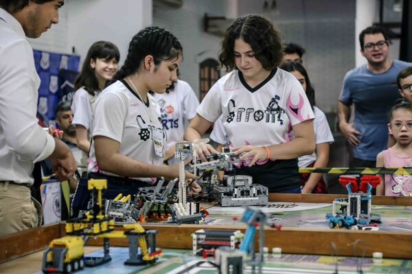 Programa Pequeños Inventores se prepara para el mundial de robótica