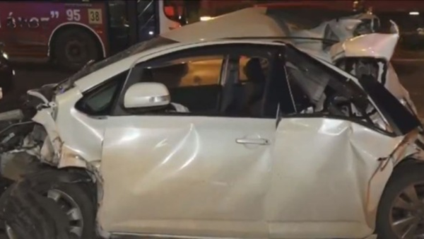 Camión quedó sin frenos y chocó a 7 autos