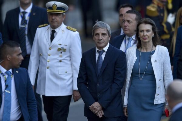 PLAN DE AJUSTE DE MILEI: DEVALUACIÓN, DESPIDOS, RECORTE DE SUBSIDIOS Y SUSPENSIÓN DE OBRA PÚBLICA - Itapúa Noticias