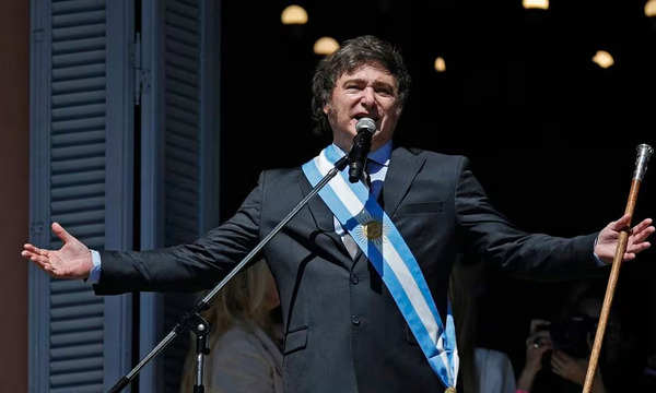 Milei devalúa el peso, reduce ministerios y elimina publicidad estatal