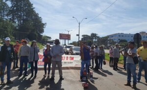 Funcionarios de ANDE realizan cierre intermitente en el km 10 de CDE
