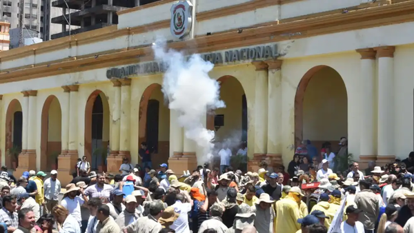 Trabajadores seguirán protestando por desconfianza y nulo debate para crear superintendencia - Oasis FM 94.3