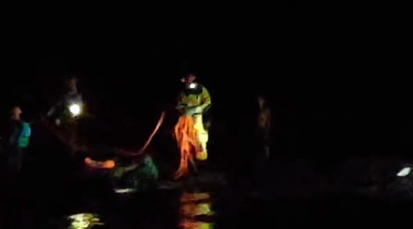 Abrieron compuertas de represa Acaray, hombres treparon a árboles para salvarse