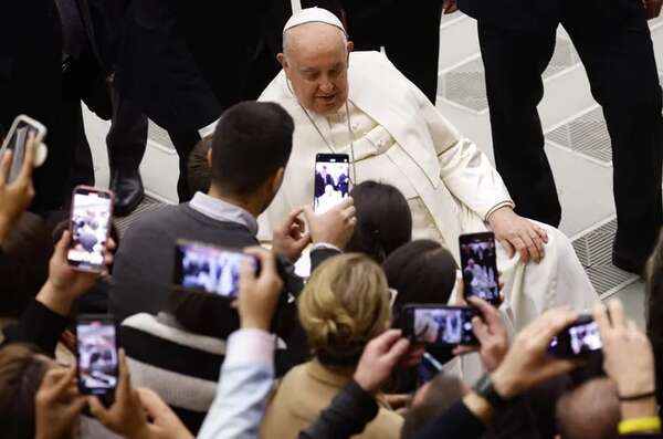 El papa advierte de que la inteligencia artificial amenaza con sustituir el trabajo humano - Mundo - ABC Color